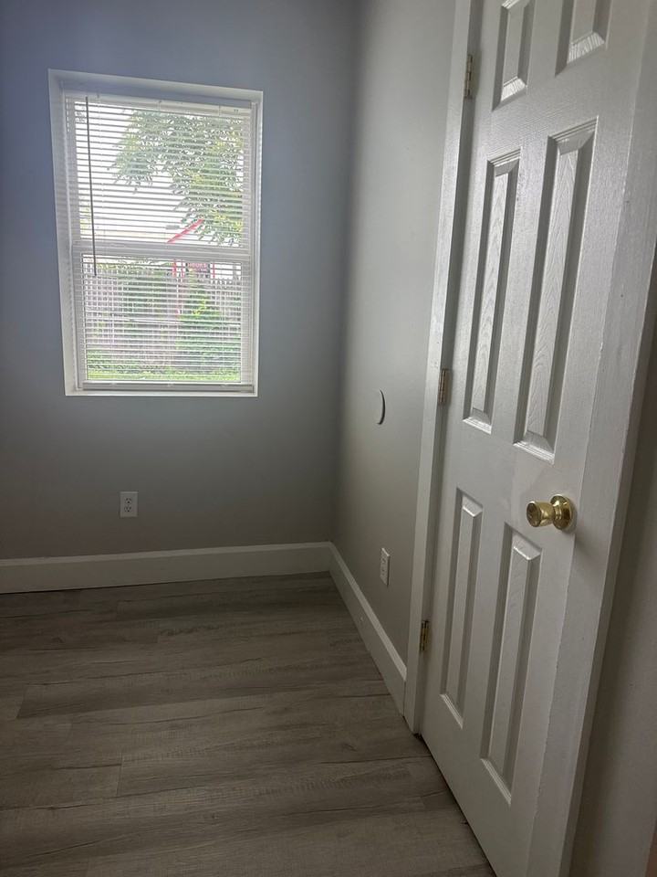 436 Sanders St - Photo 5 of 9