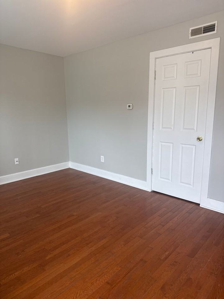436 Sanders St - Photo 6 of 9