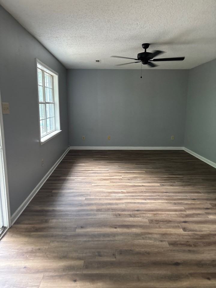 330 Main St #11 - Photo 4 of 6