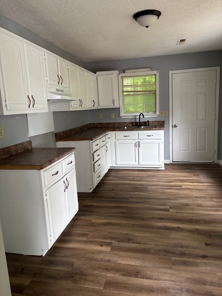 330 Main St #11 - Photo 5 of 6