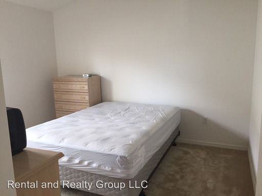 225 Tivoli Cir - Photo 3 of 13