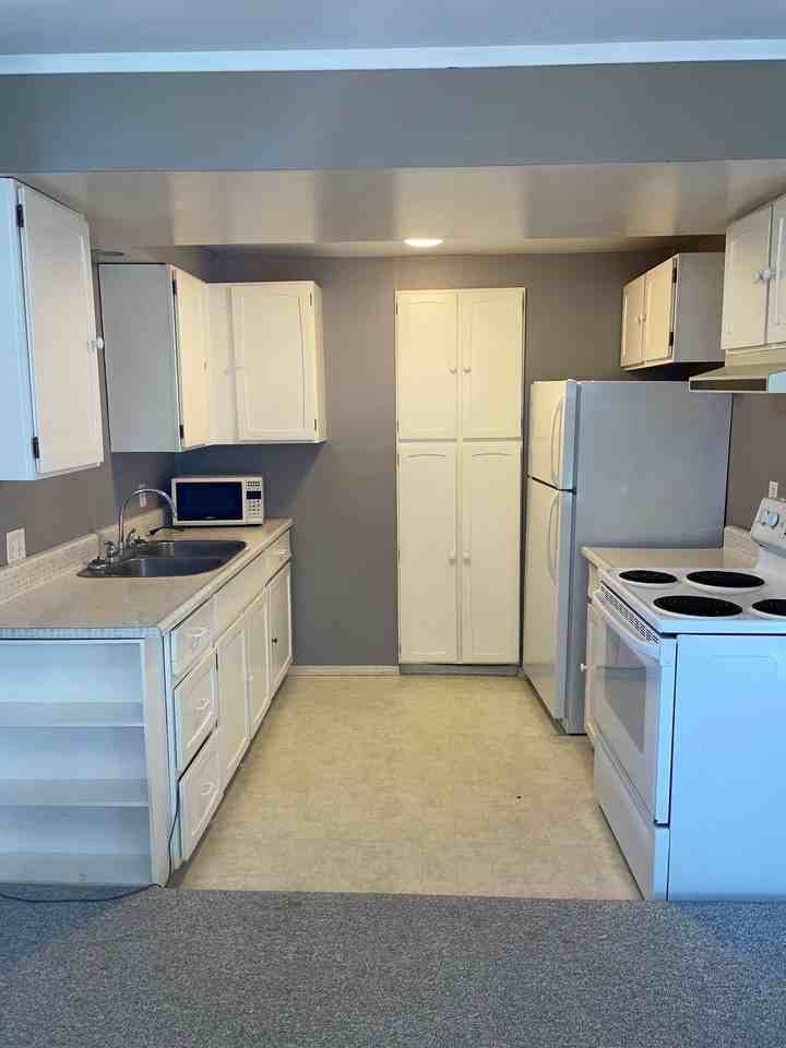 901 B - 901 7th Street East #B - Photo 4 of 11