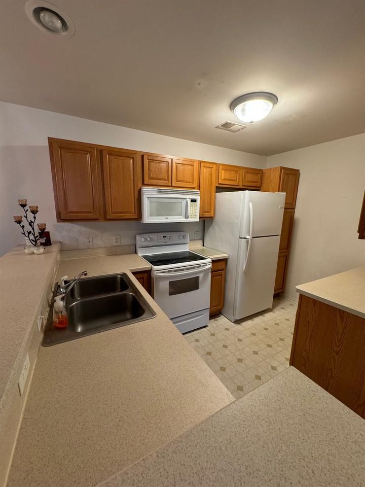 116 Brentwood Dr #1 - Photo 2 of 10