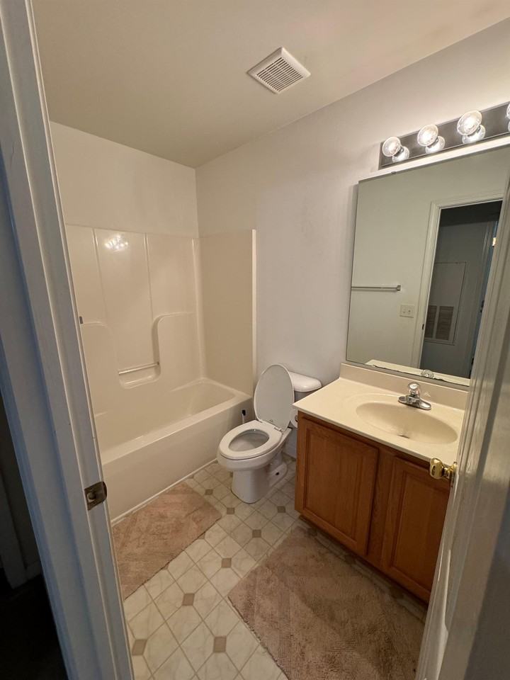 116 Brentwood Dr #1 - Photo 5 of 10