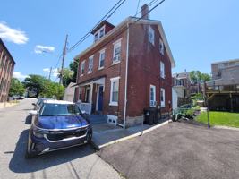 featured image of 422 Gold St #1