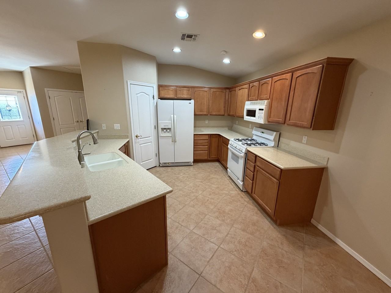 2460 Topanga Dr #1 - Photo 4 of 20