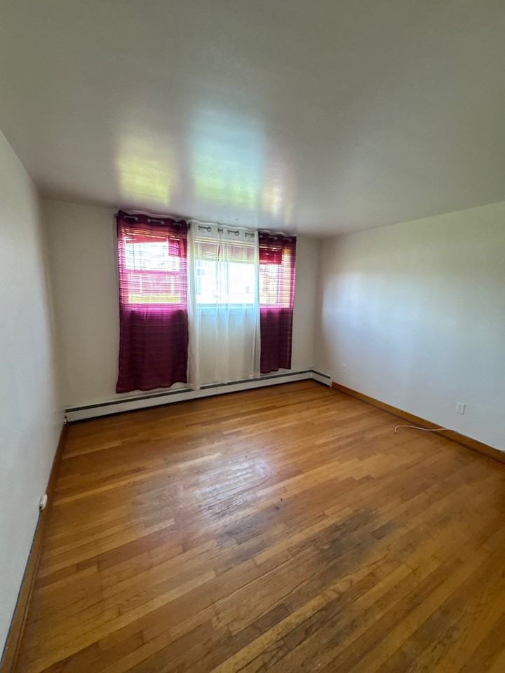 228 Victoria Rd #6 - Photo 2 of 3