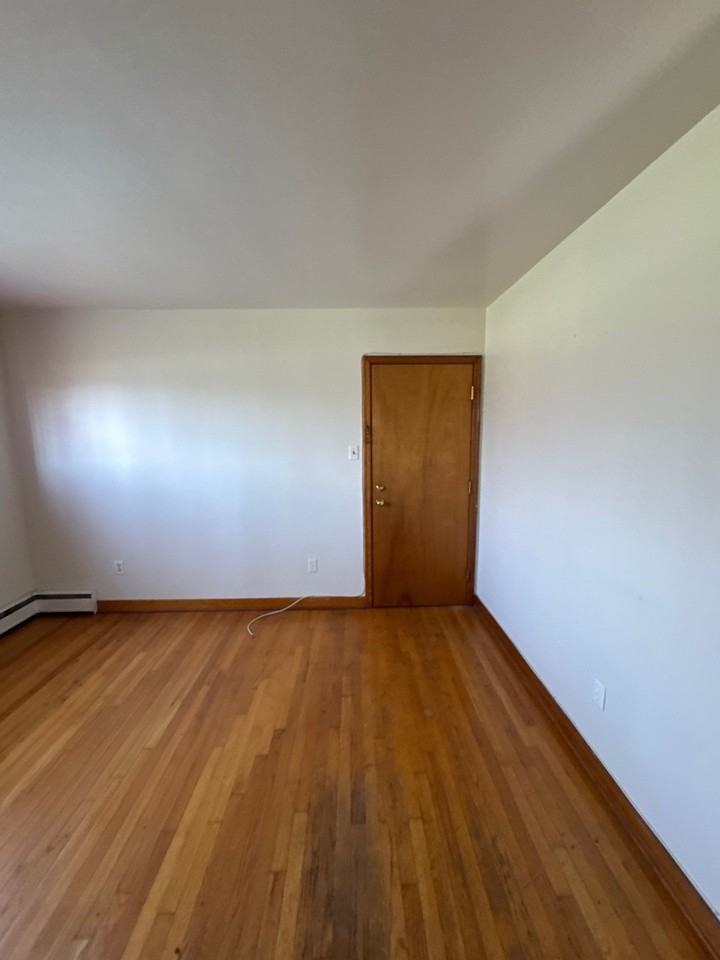 228 Victoria Rd #6 - Photo 3 of 3
