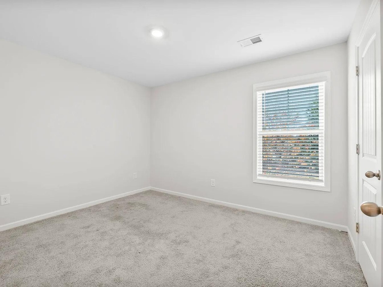 4 Sabine Leaf Ct #1 - Photo 3 of 28