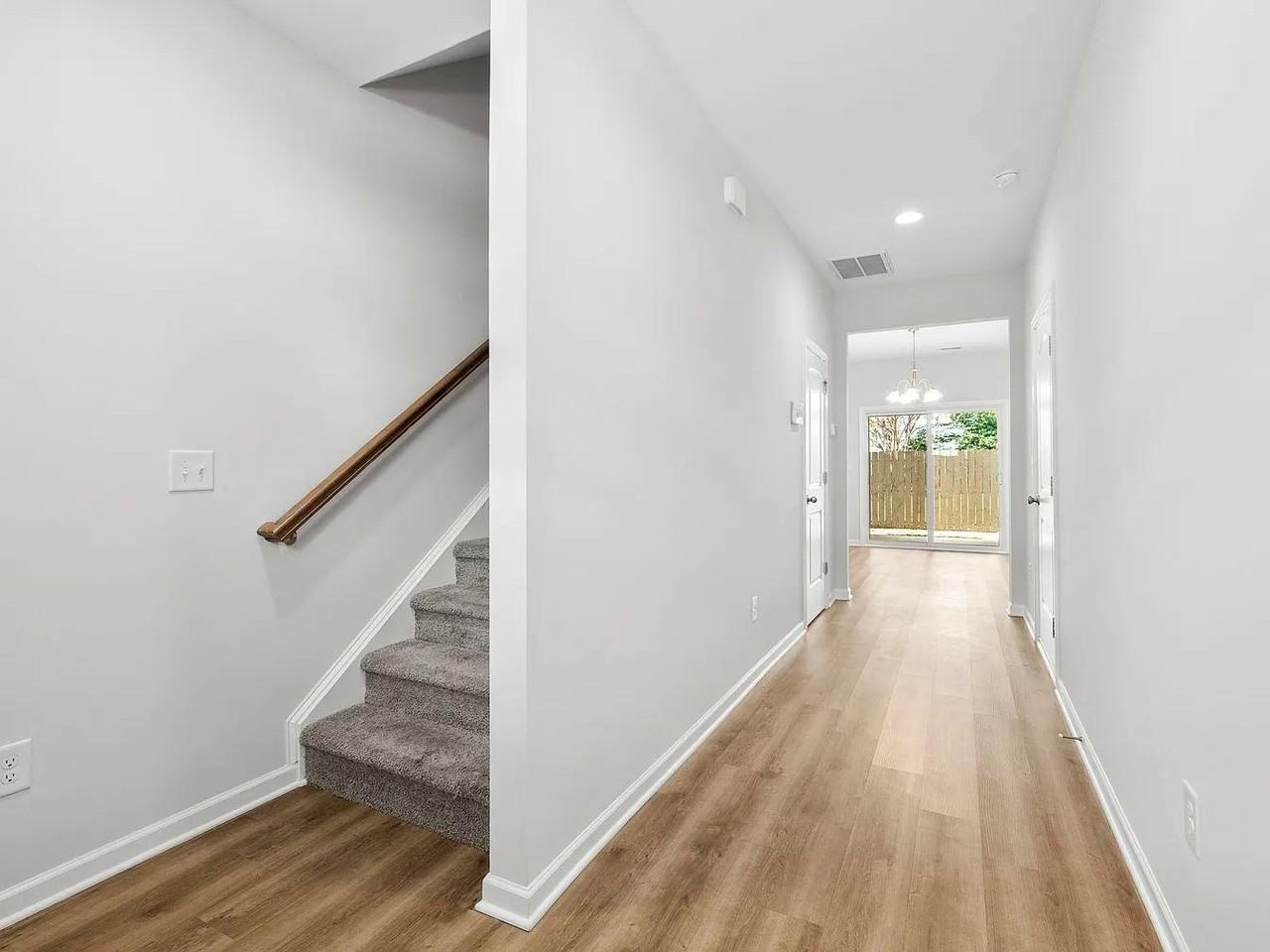 4 Sabine Leaf Ct #1 - Photo 7 of 28