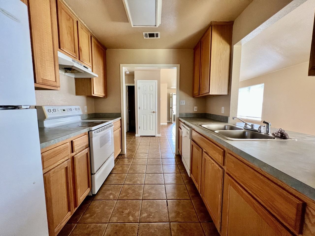 108 N Mockingbird Cir - Photo 5 of 18
