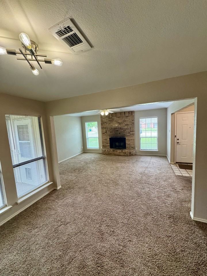 3205 Hillcrest Dr #1 - Photo 3 of 14