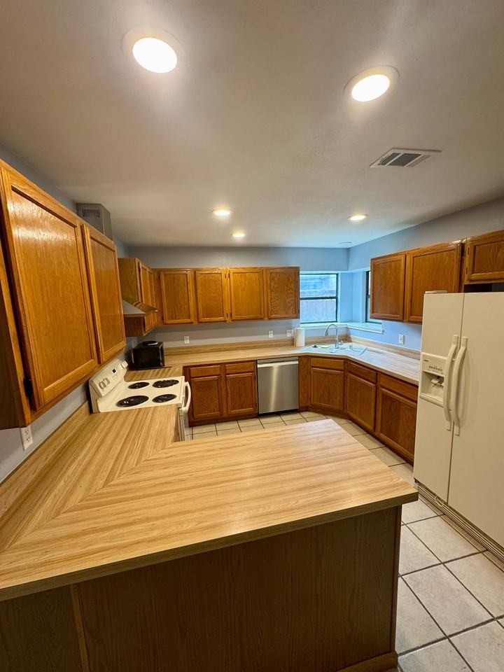 3205 Hillcrest Dr #1 - Photo 4 of 14
