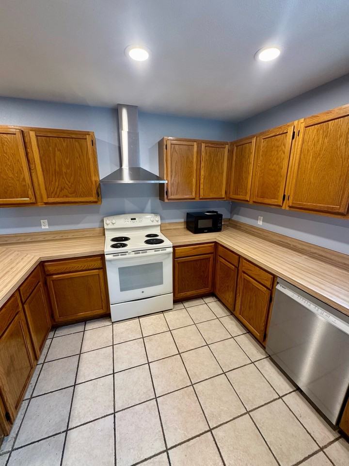 3205 Hillcrest Dr #1 - Photo 5 of 14