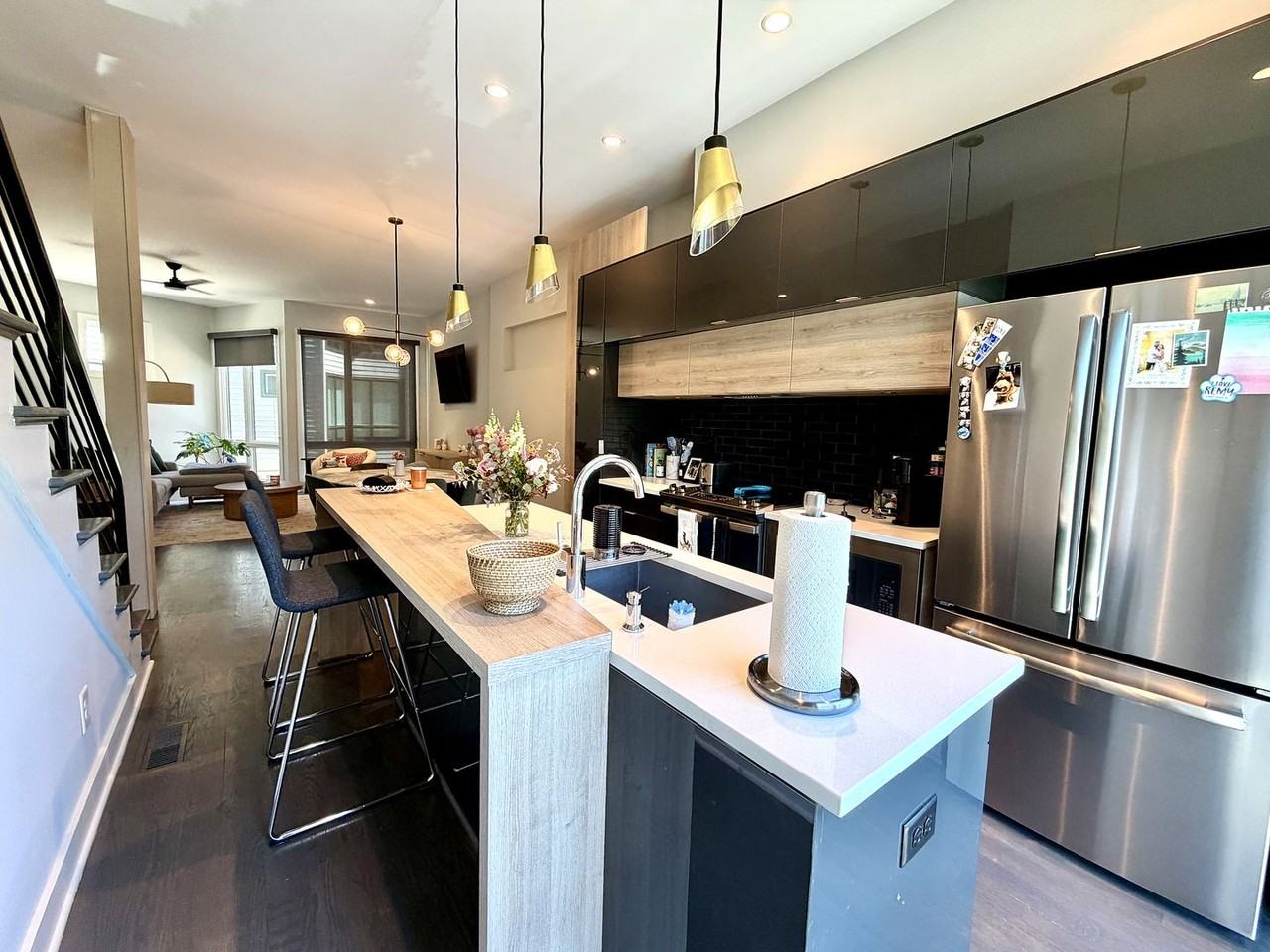 1070 Kenilworth Ave - Photo 6 of 37