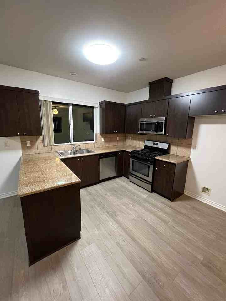 Yaya Laurel 1 Apartments - Photo 4 of 39