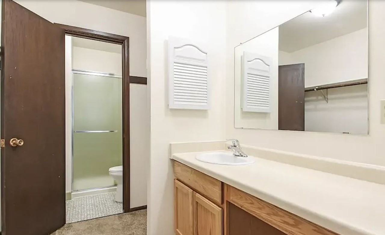 305 Sheffield Rd - Photo 7 of 10