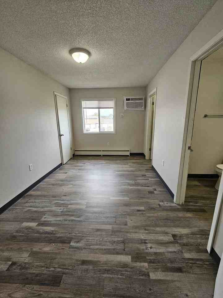 Cedar Rapids 444 - Photo 5 of 37