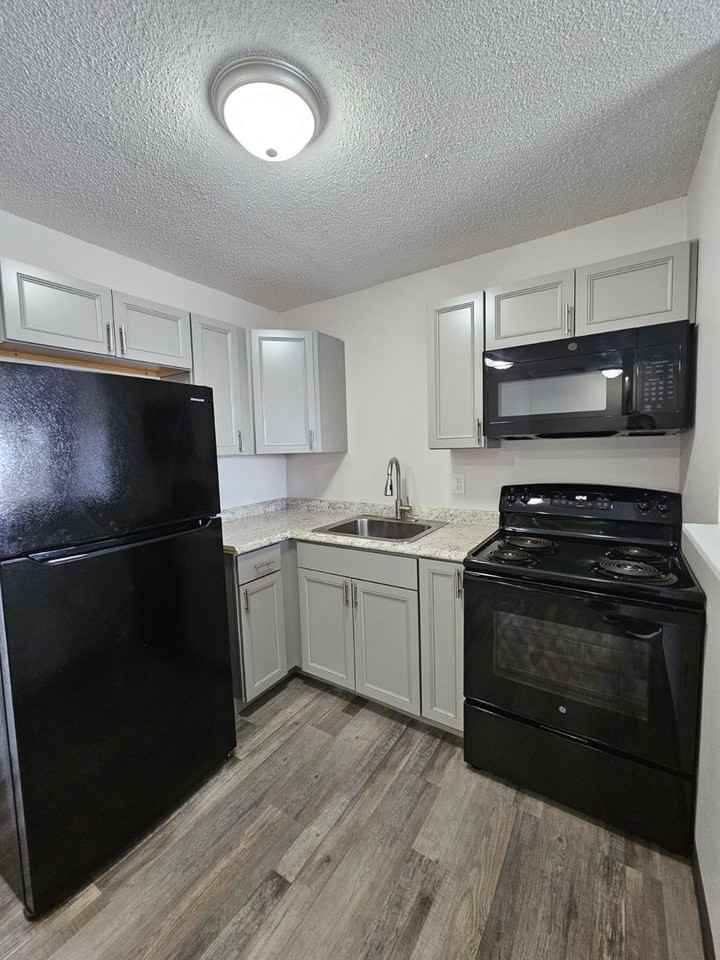 Cedar Rapids 444 - Photo 2 of 37
