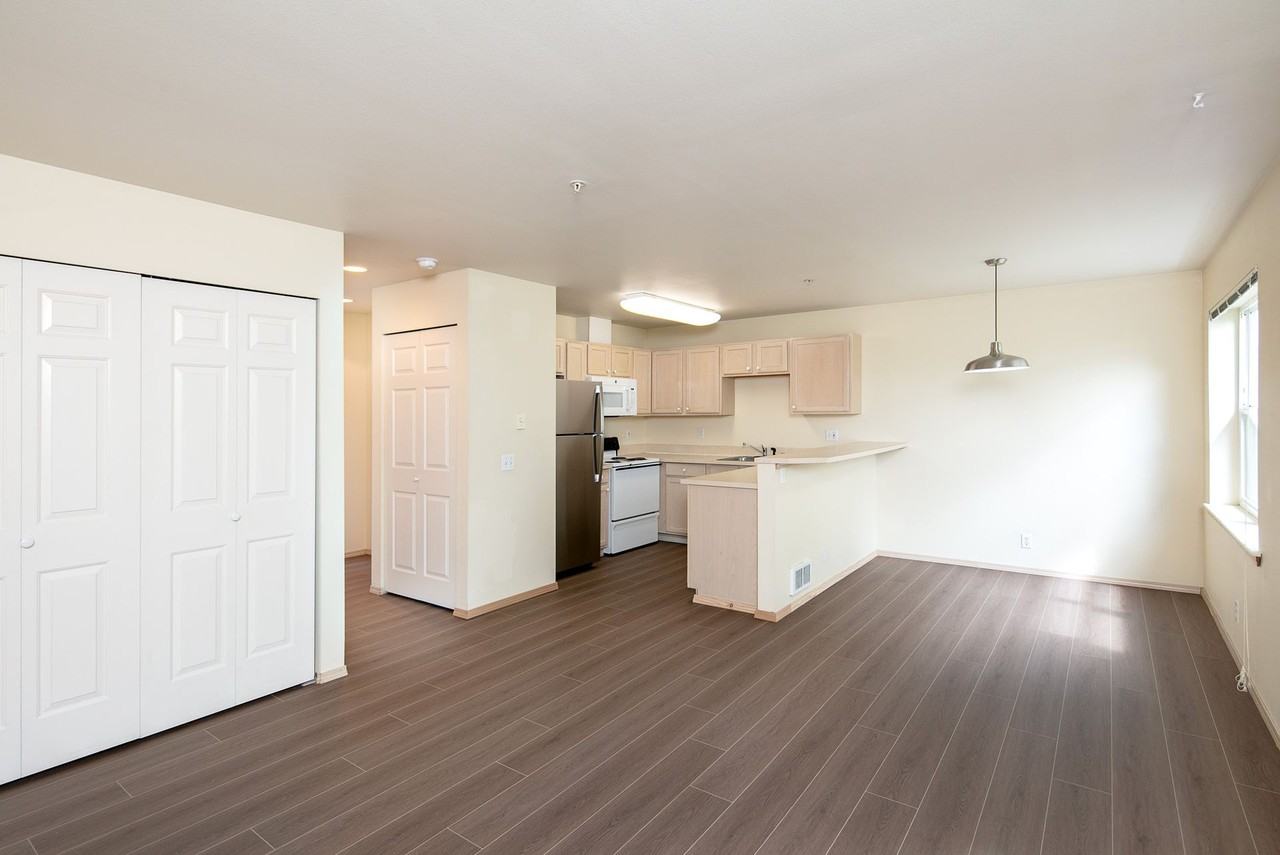 928 N 97th St Apartments - Photo 2 of 18