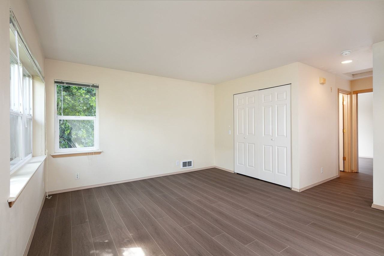 928 N 97th St Apartments - Photo 4 of 18