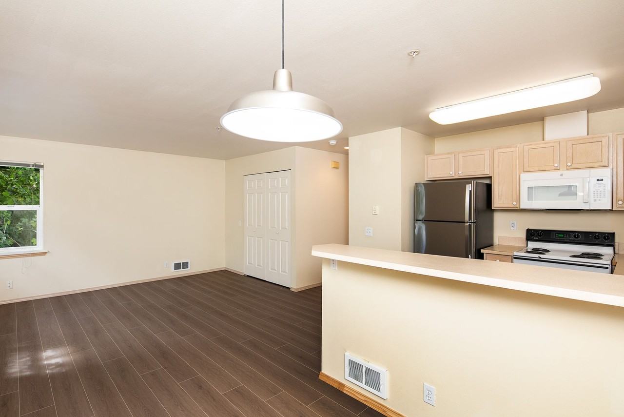 928 N 97th St Apartments - Photo 6 of 18