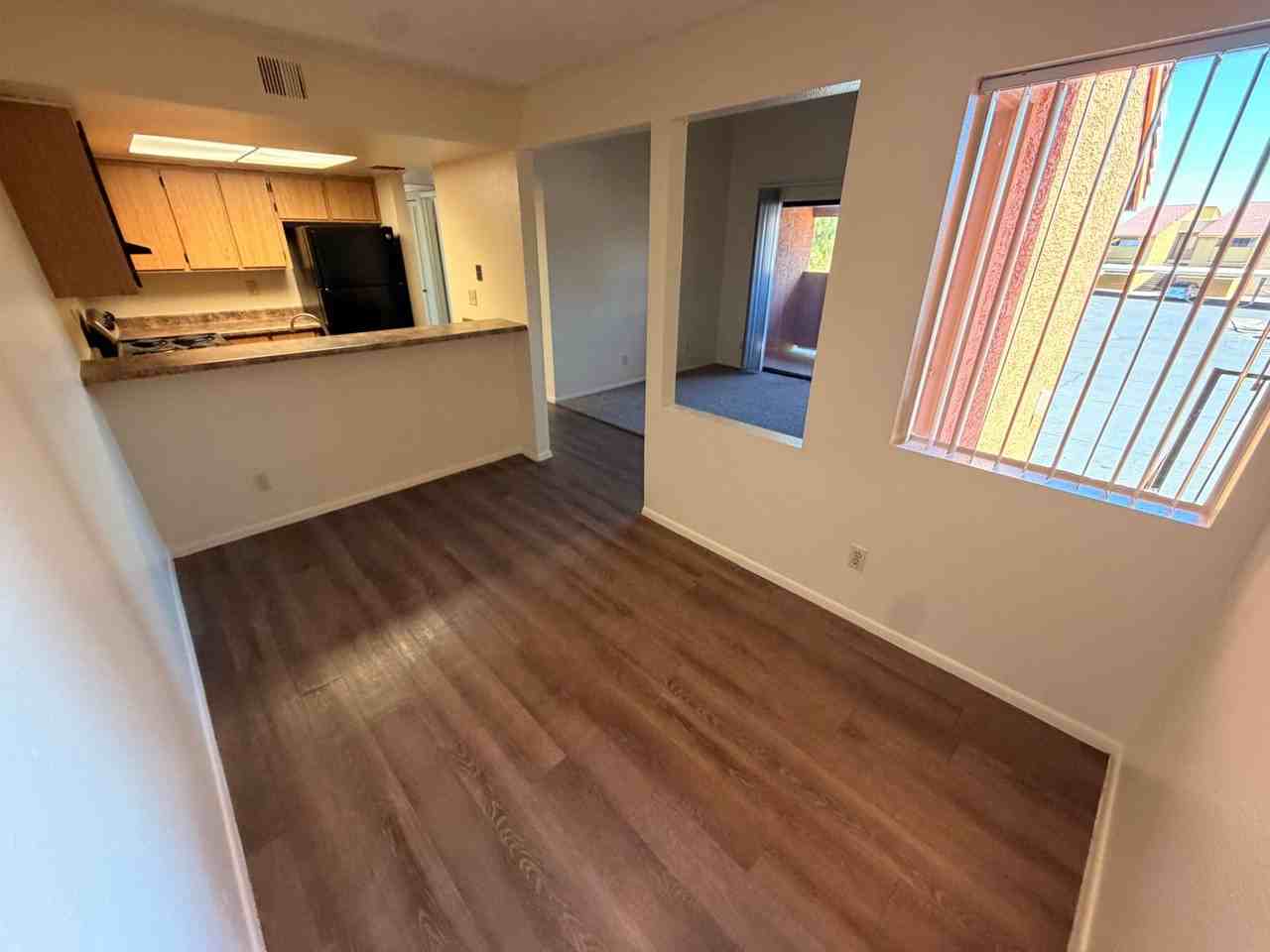 1 bedroom, 1 bath unit near the light rail in Tempe! - Photo 2 of 15