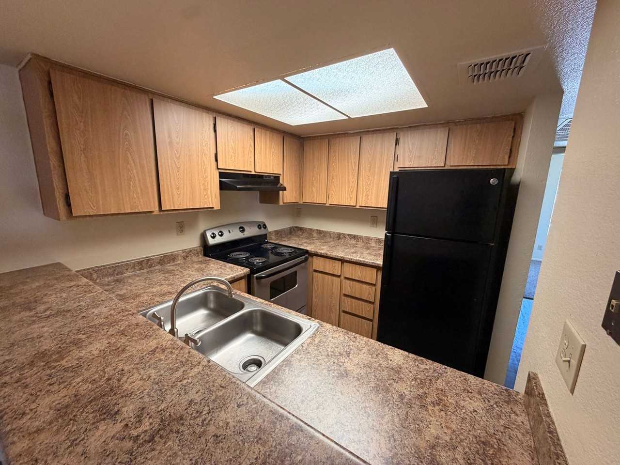 1 bedroom, 1 bath unit near the light rail in Tempe! - Photo 3 of 15