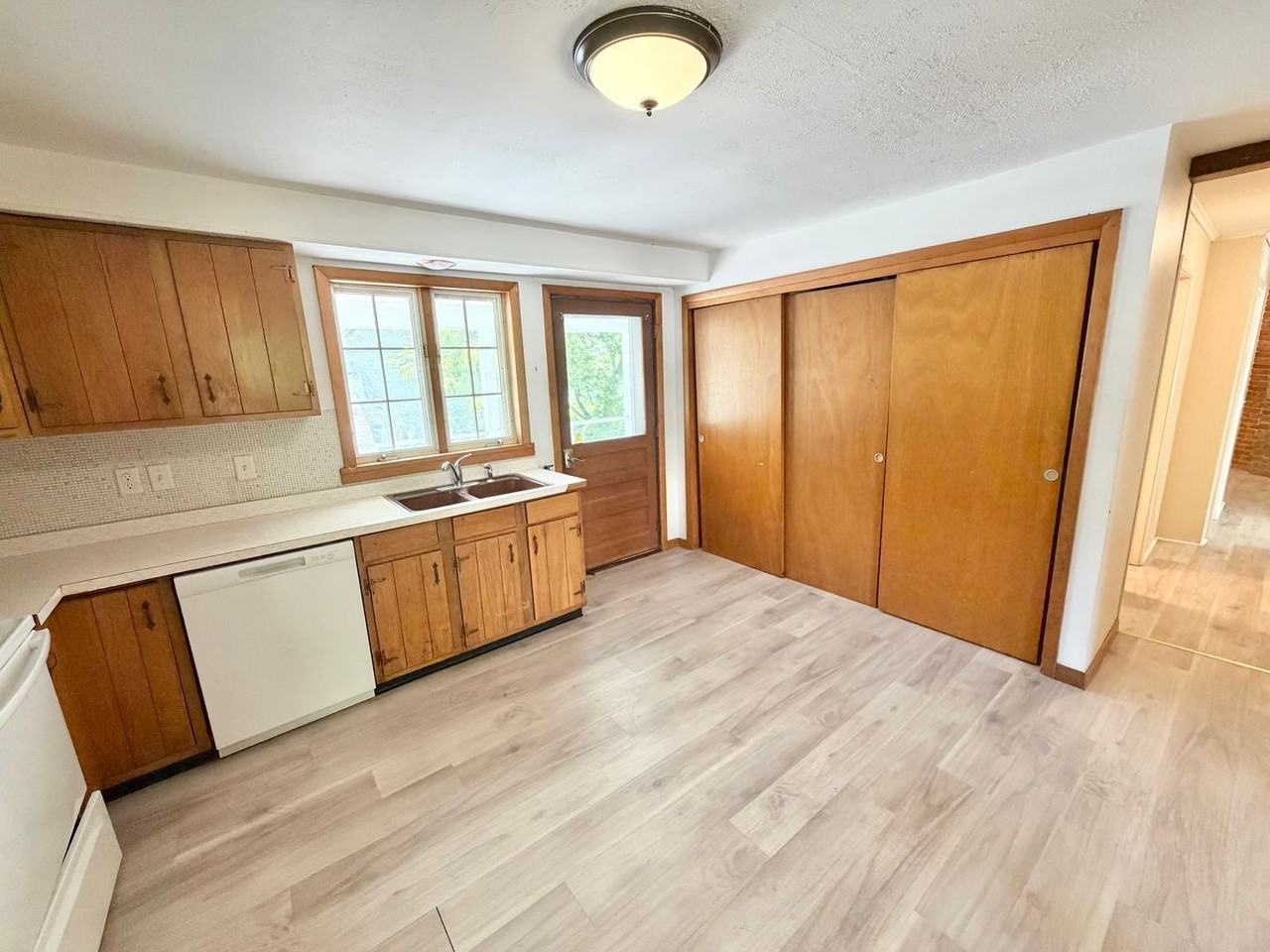 203 Maple St - Photo 3 of 24