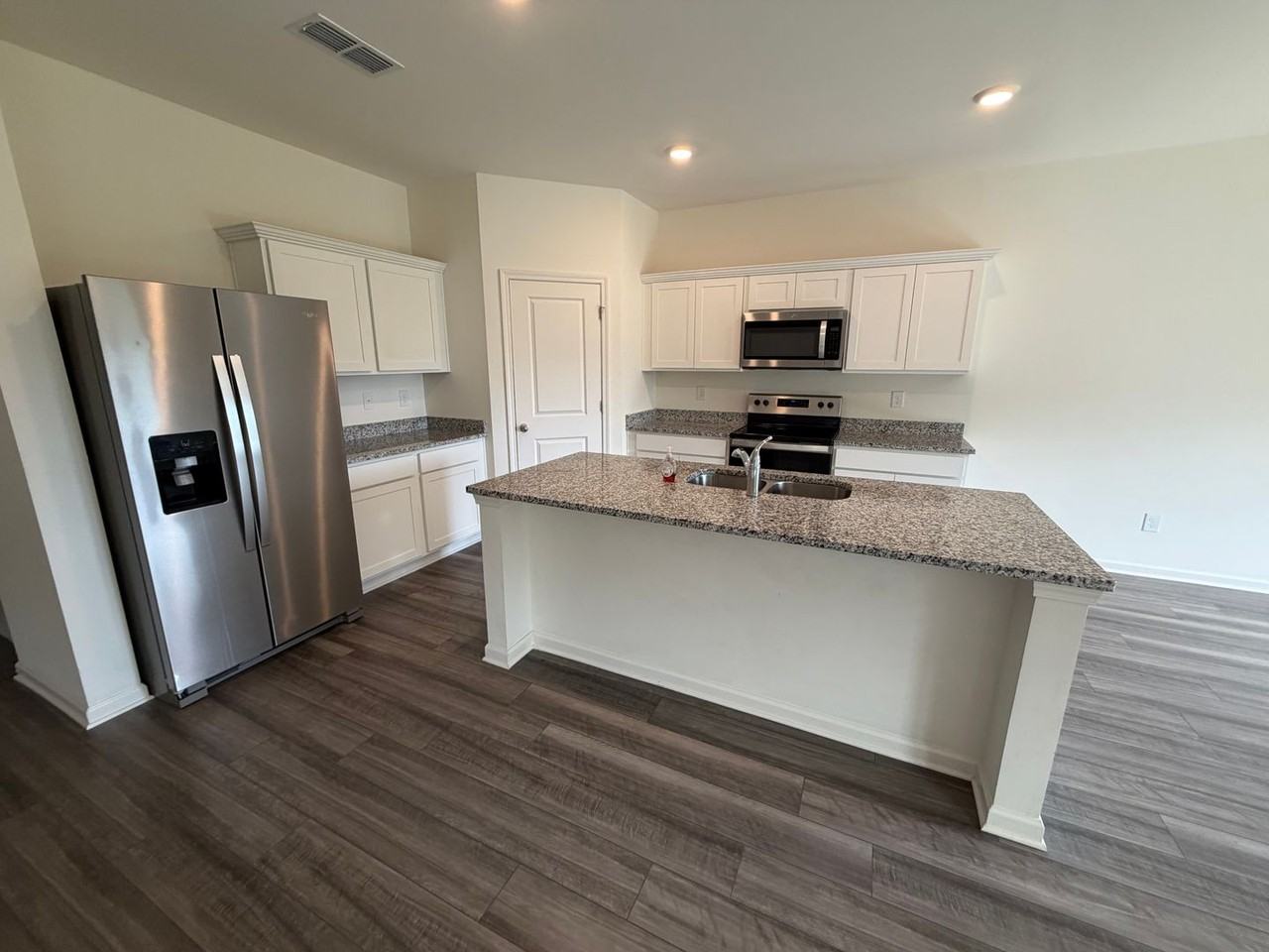 303 Hyde Park - Photo 7 of 23