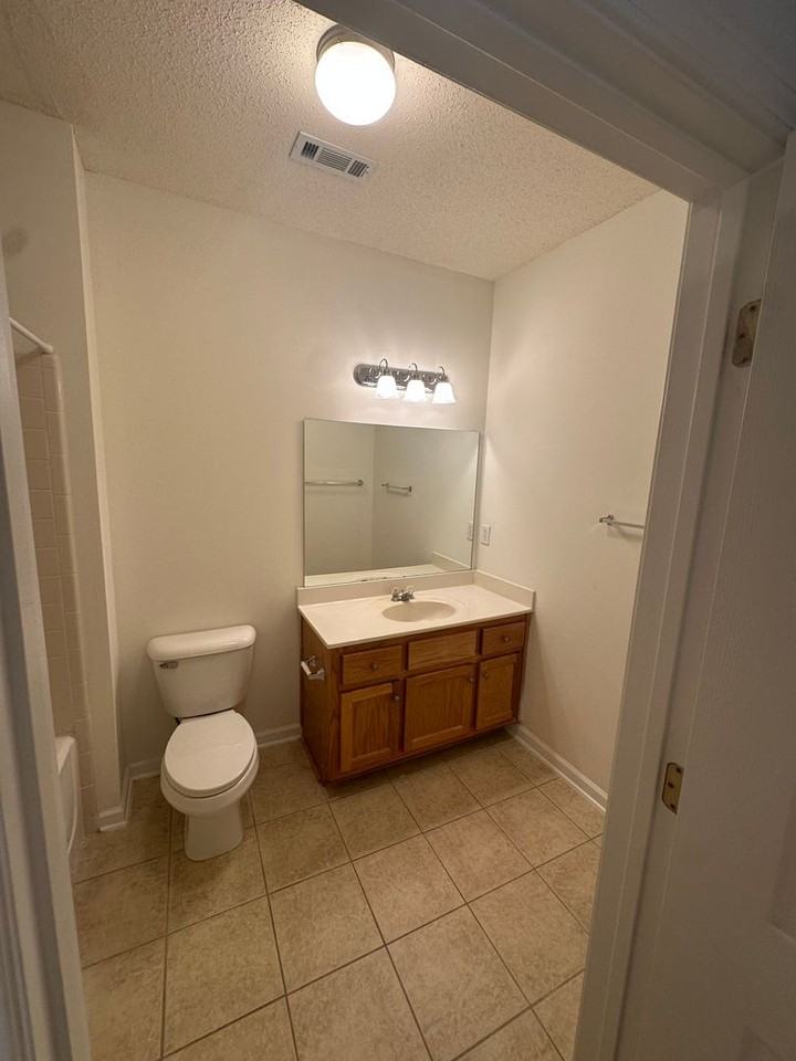 Claridge Gate Apartments - Photo 5 of 23