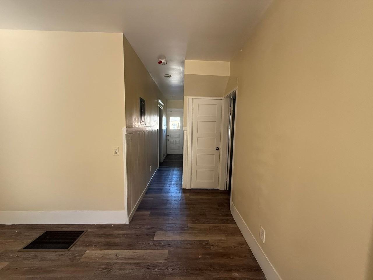 2535 Filbert St - Photo 4 of 27