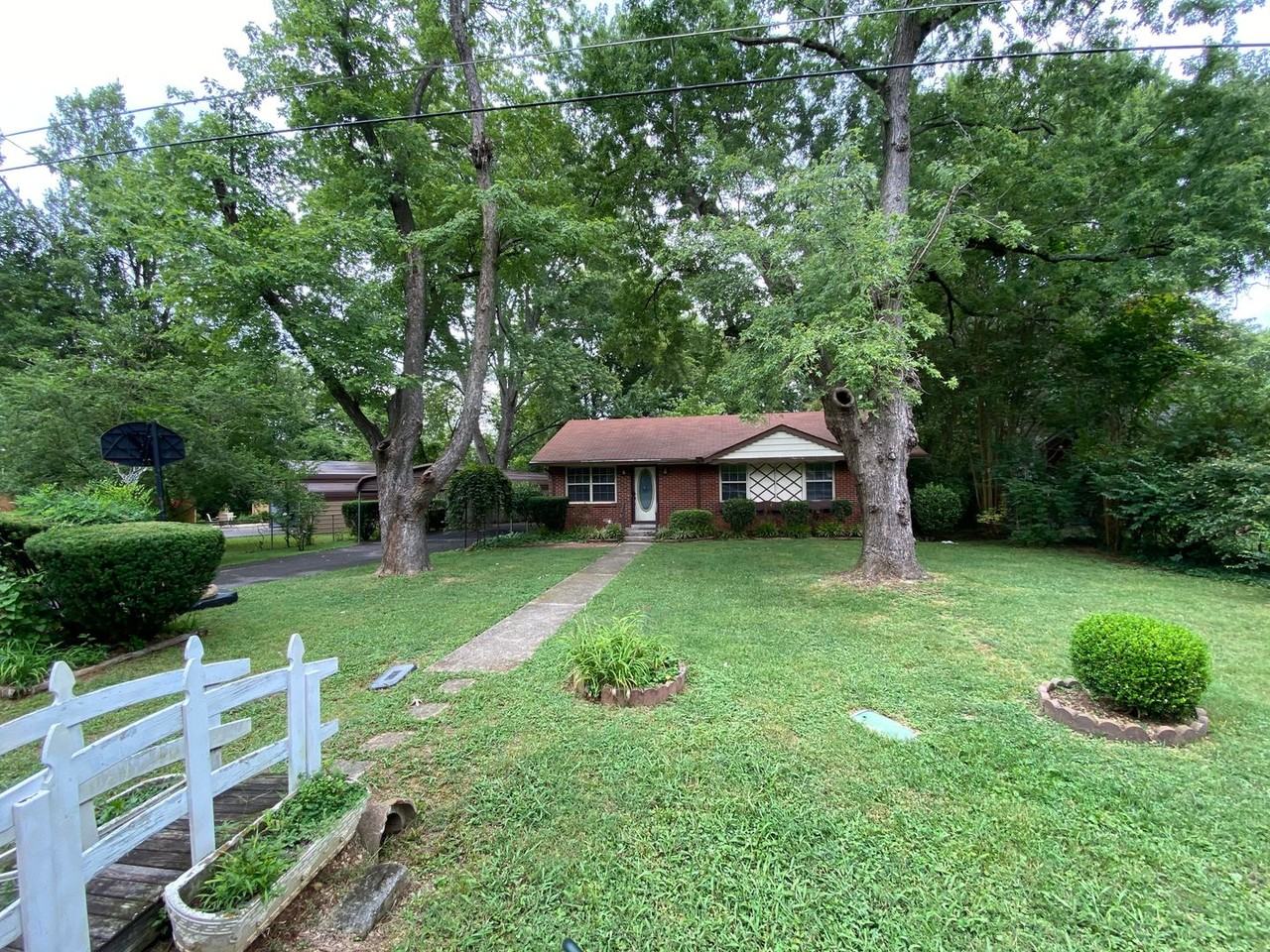 1307 Gentry Ter - Photo 2 of 11