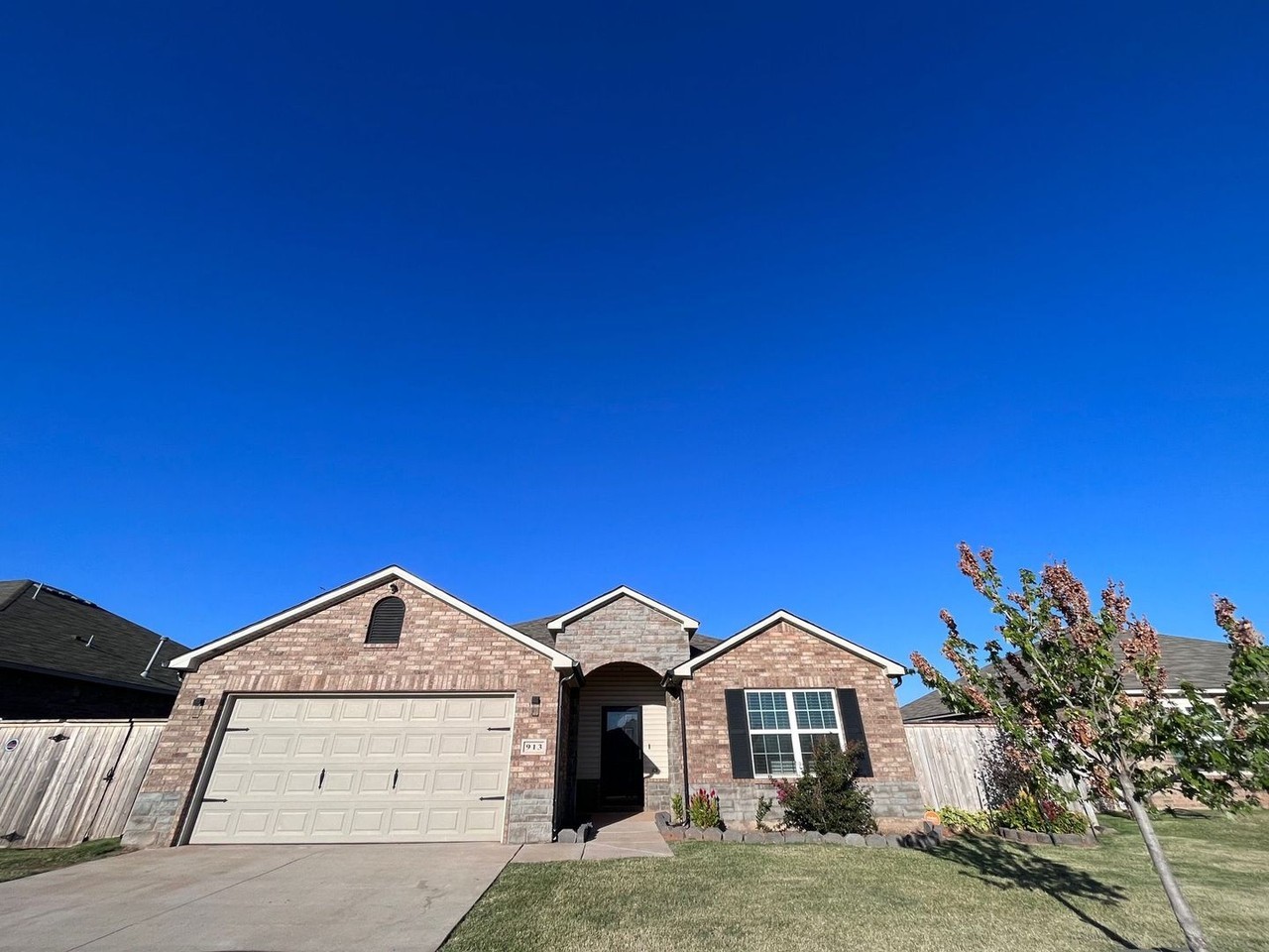 913 N Donald Way - Photo 2 of 25