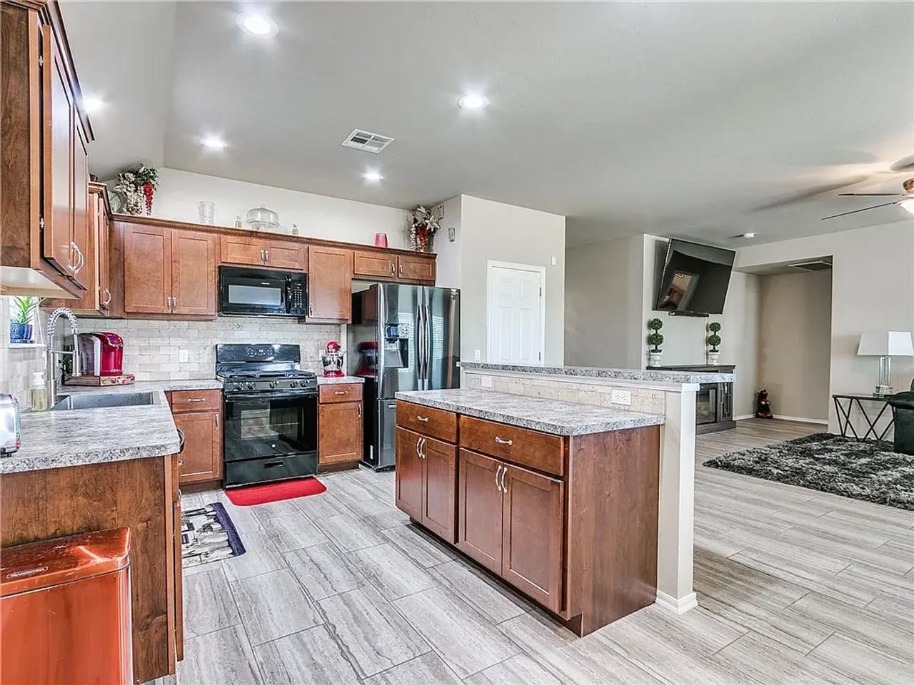 913 N Donald Way - Photo 7 of 25