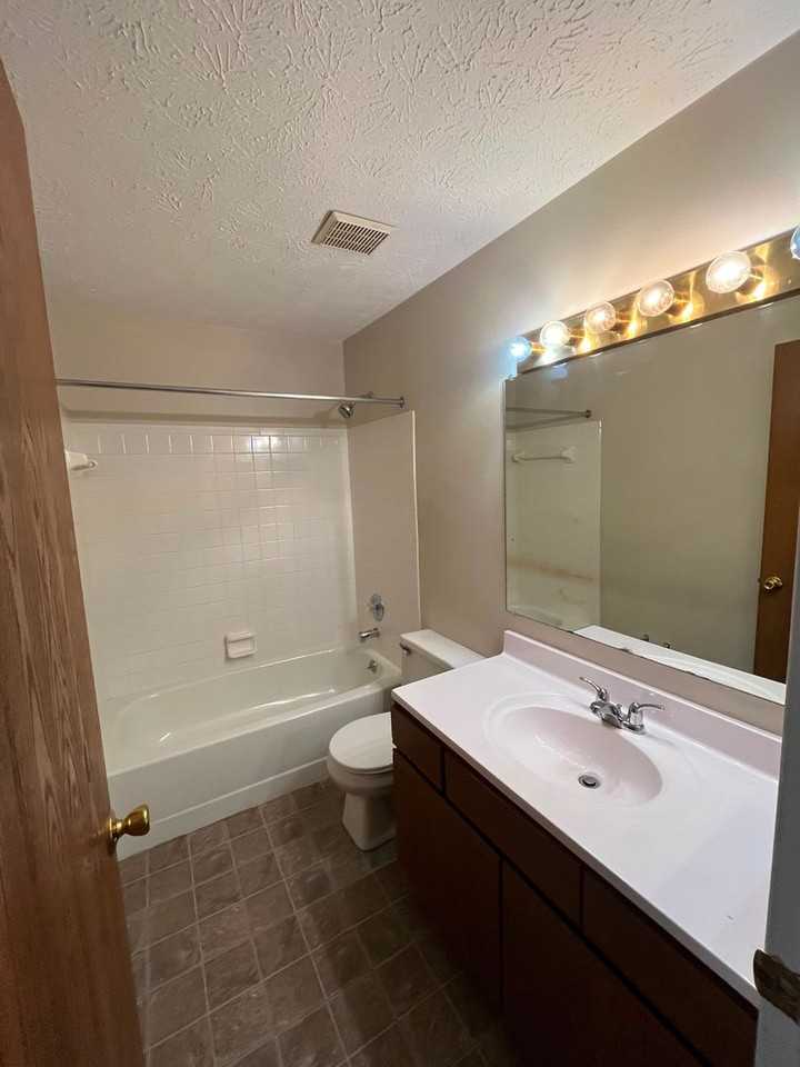 24 Woodland Hills Dr #11 - Photo 5 of 15