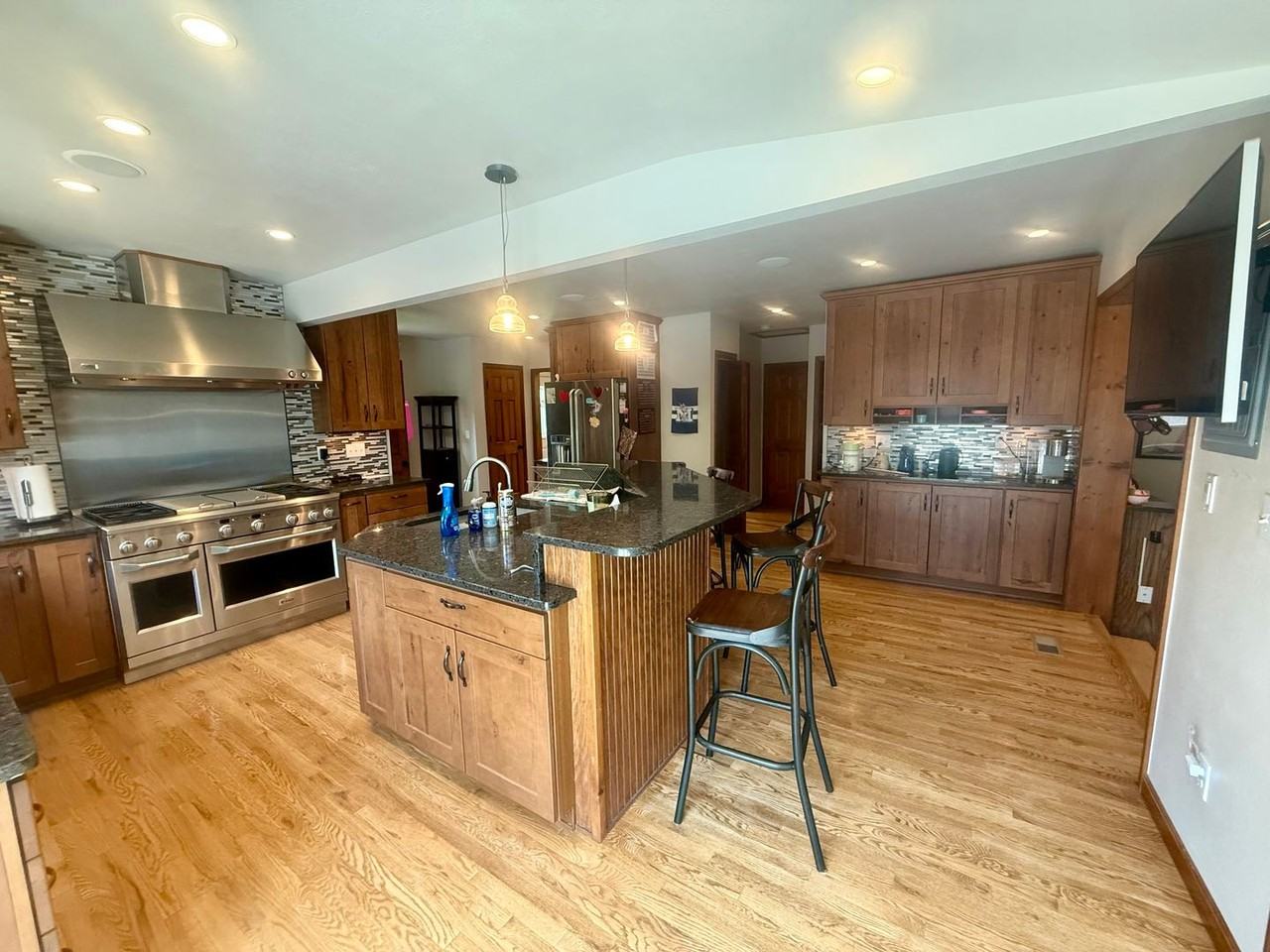 1110 Secrest St - Photo 3 of 21