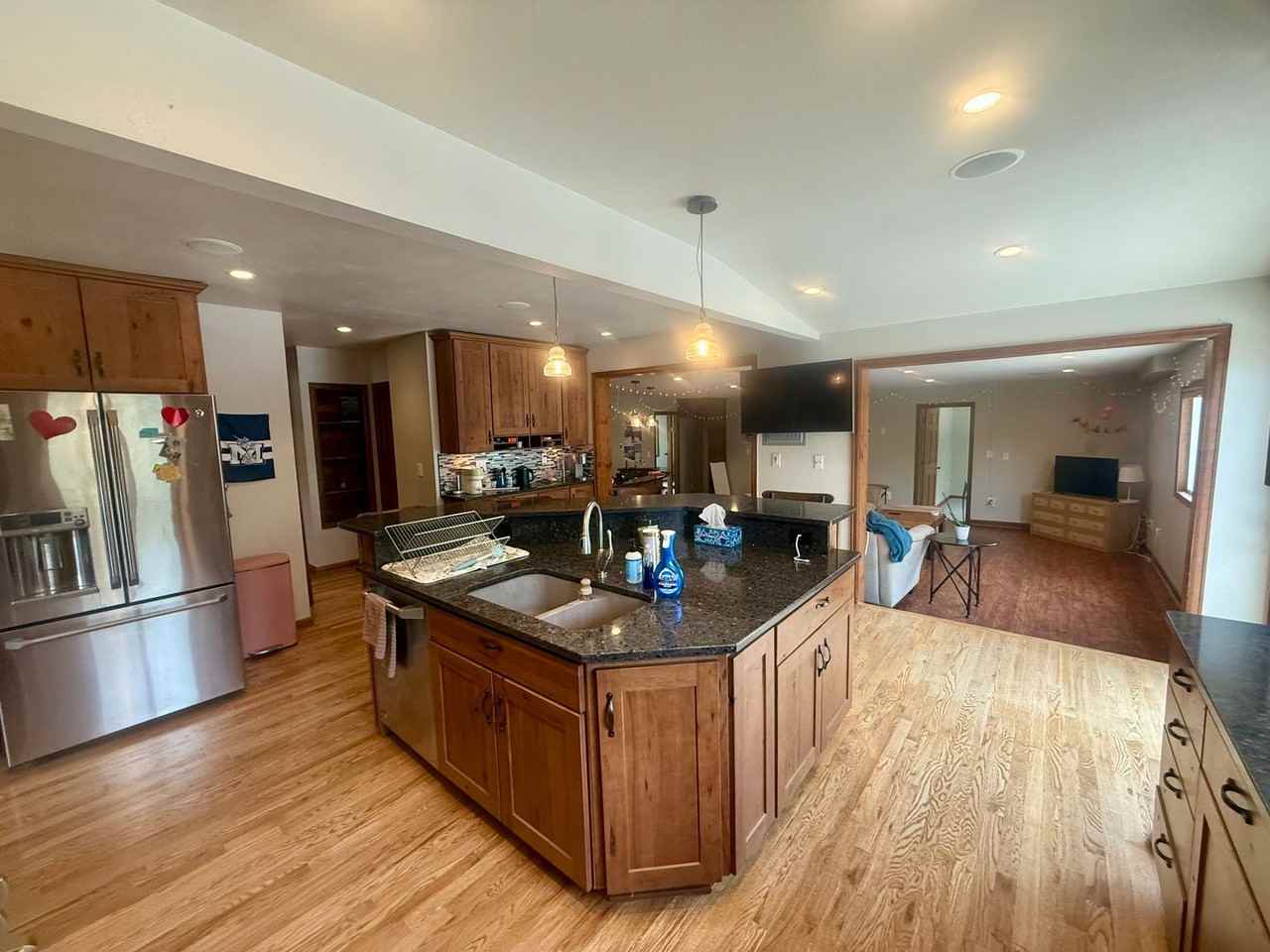 1110 Secrest St - Photo 4 of 21