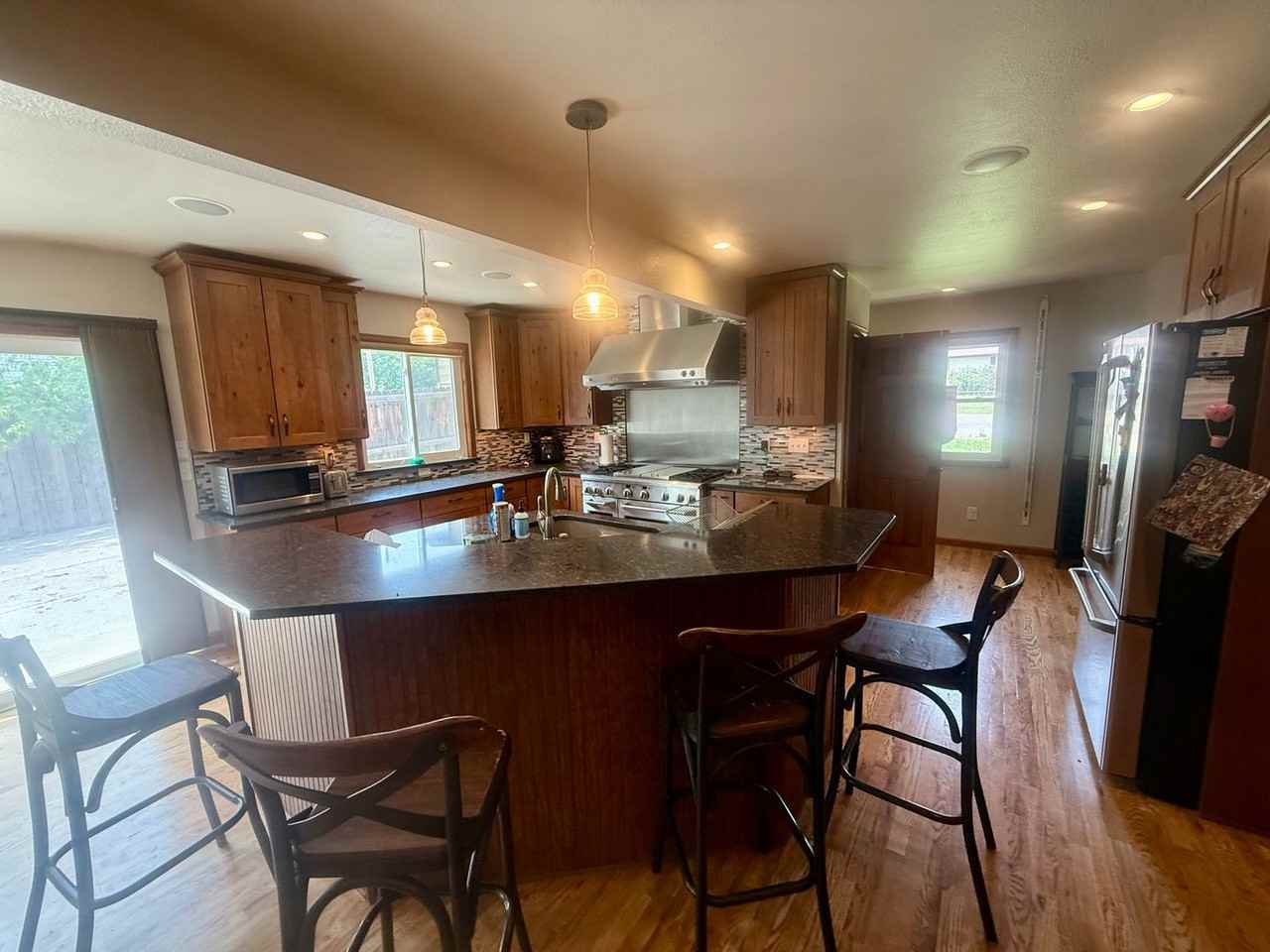 1110 Secrest St - Photo 5 of 21