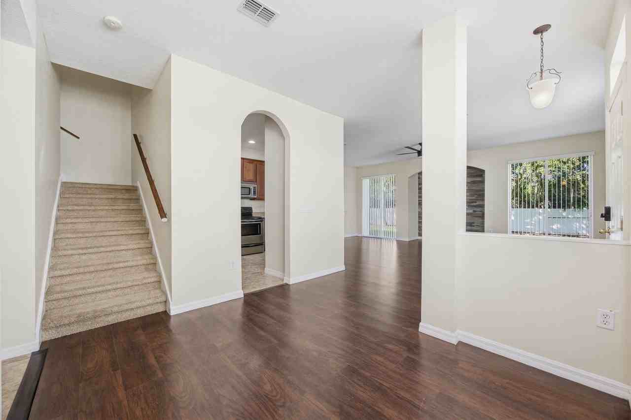 1995 Estancia Cir - Photo 4 of 24