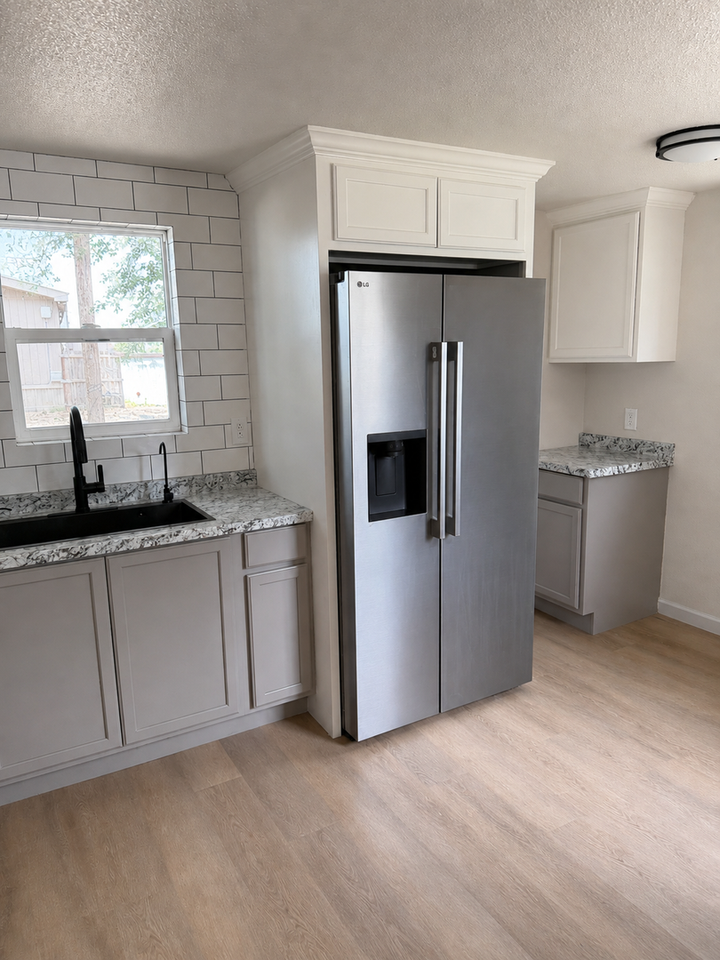 2107 S Love St - Photo 3 of 7