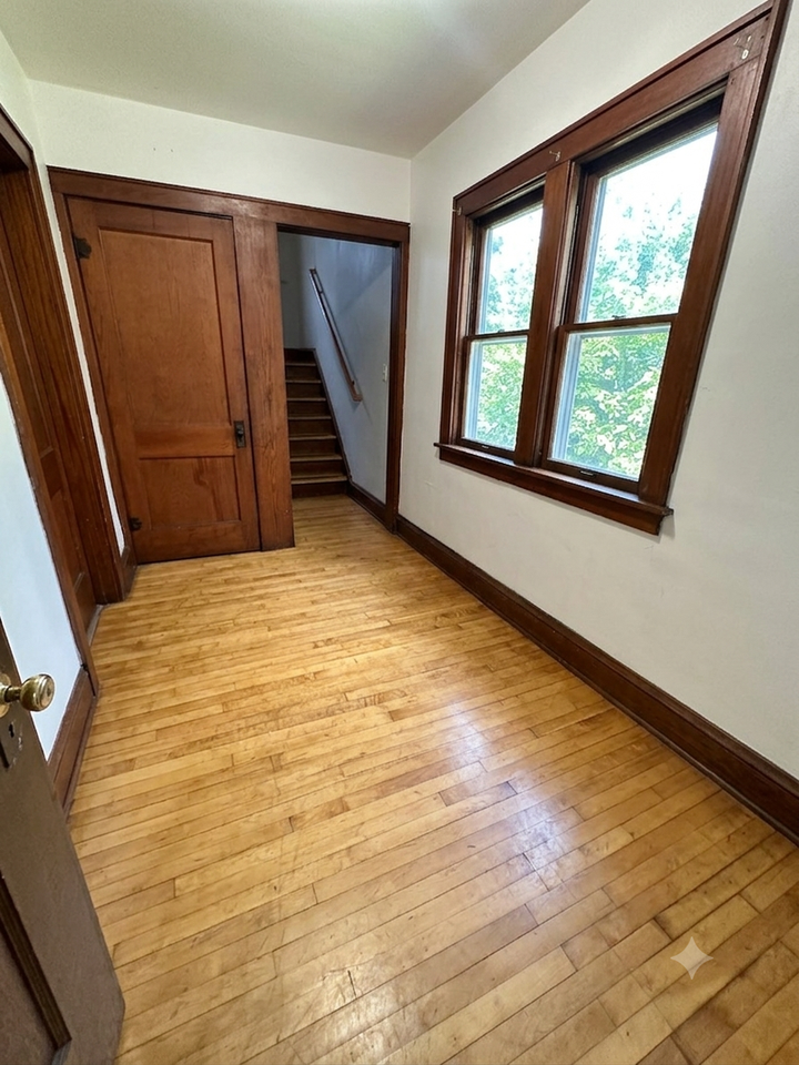 3830 W Mount Vernon Ave - Photo 3 of 7