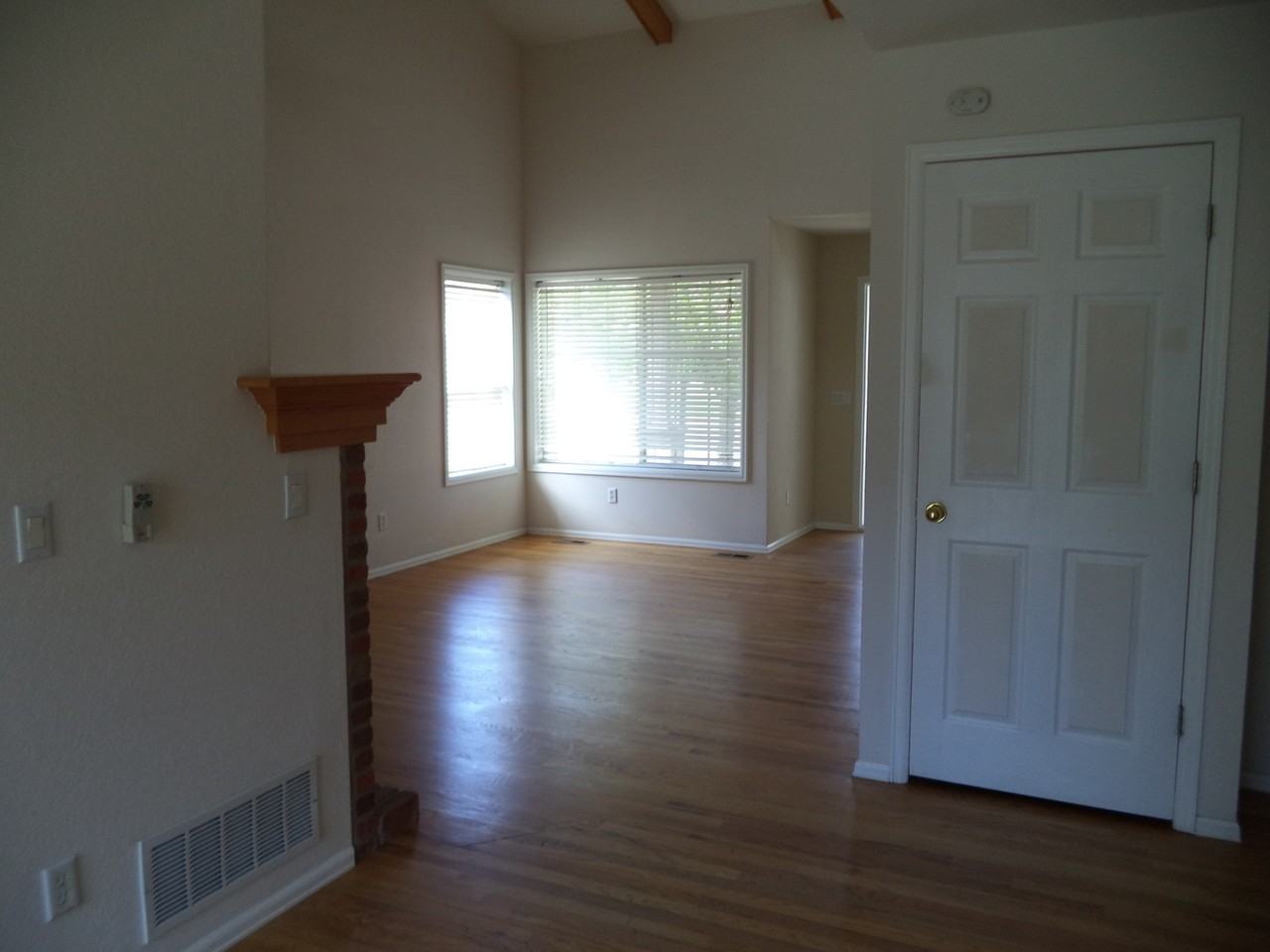8936 Copeland St - Photo 5 of 20