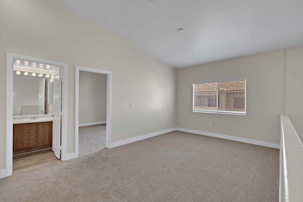 479 Eagle Egg St - Photo 3 of 19