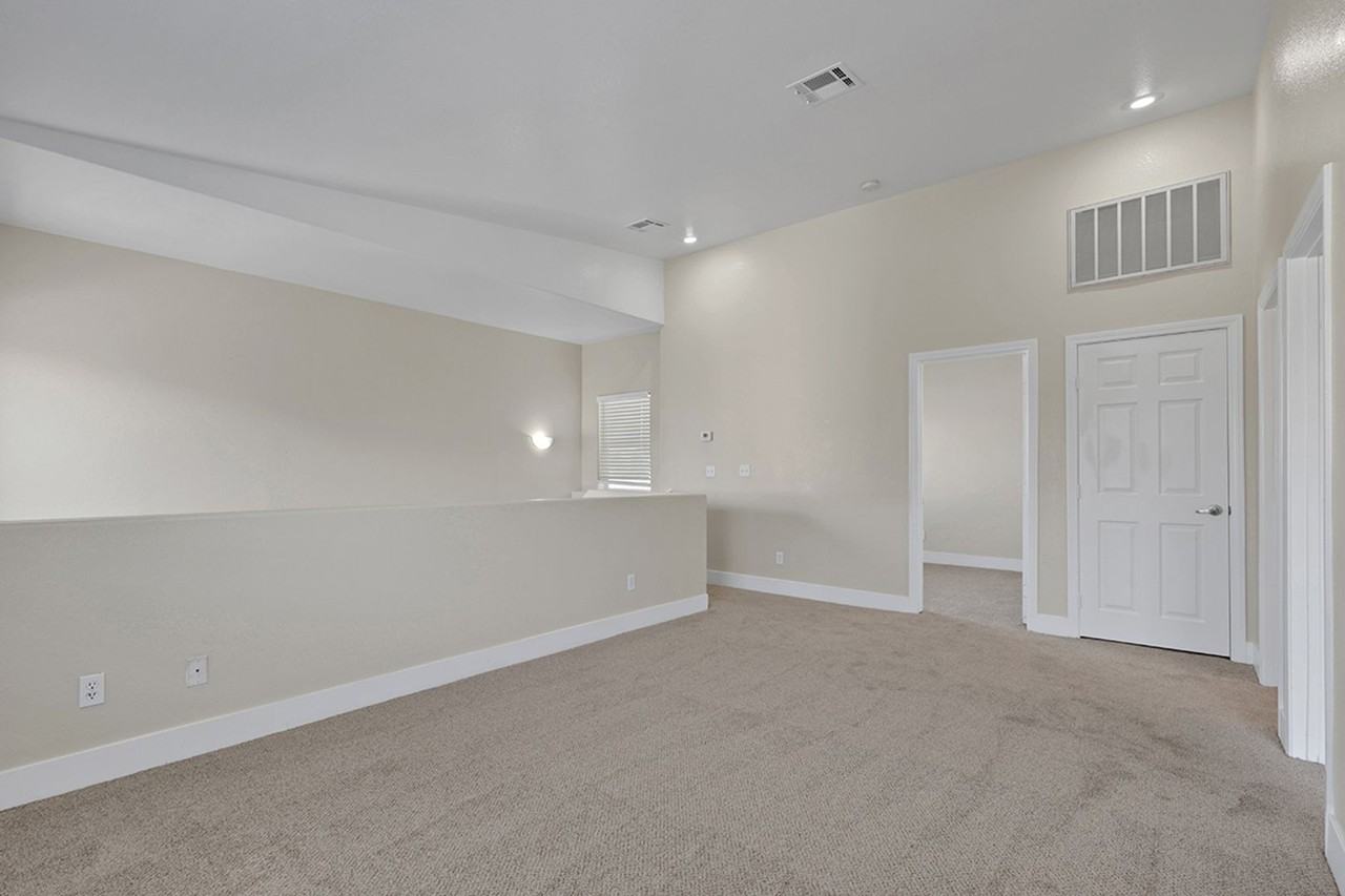 479 Eagle Egg St - Photo 4 of 19