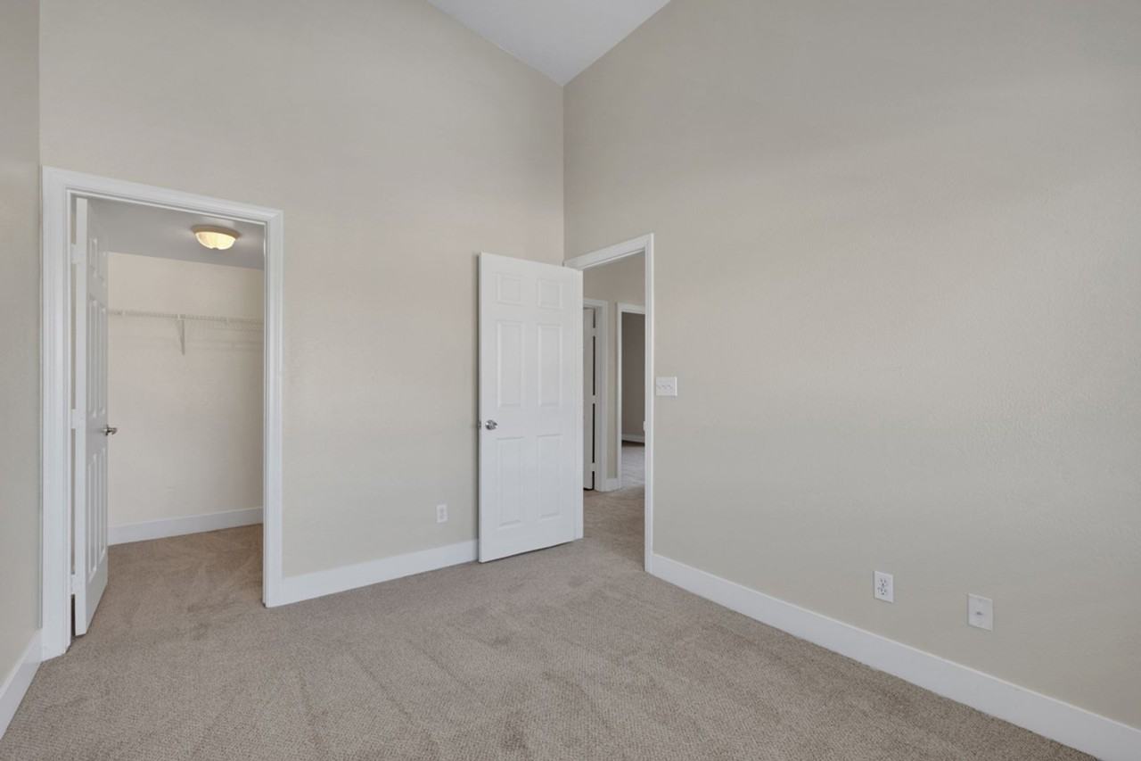 479 Eagle Egg St - Photo 6 of 19
