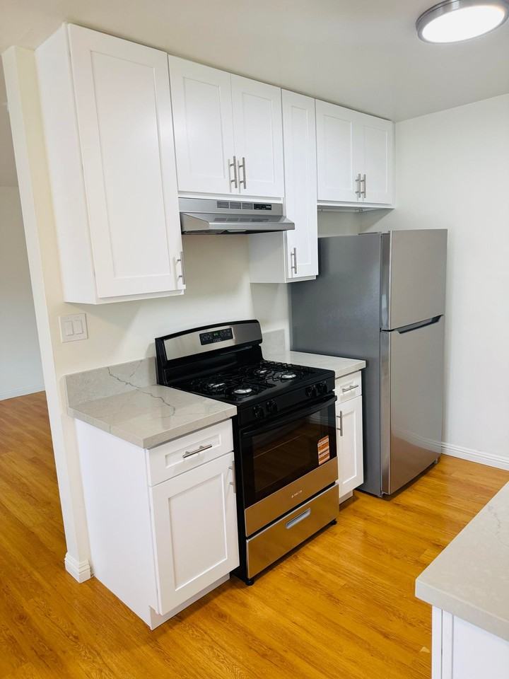 459 Orange Ave #9 - Photo 4 of 10