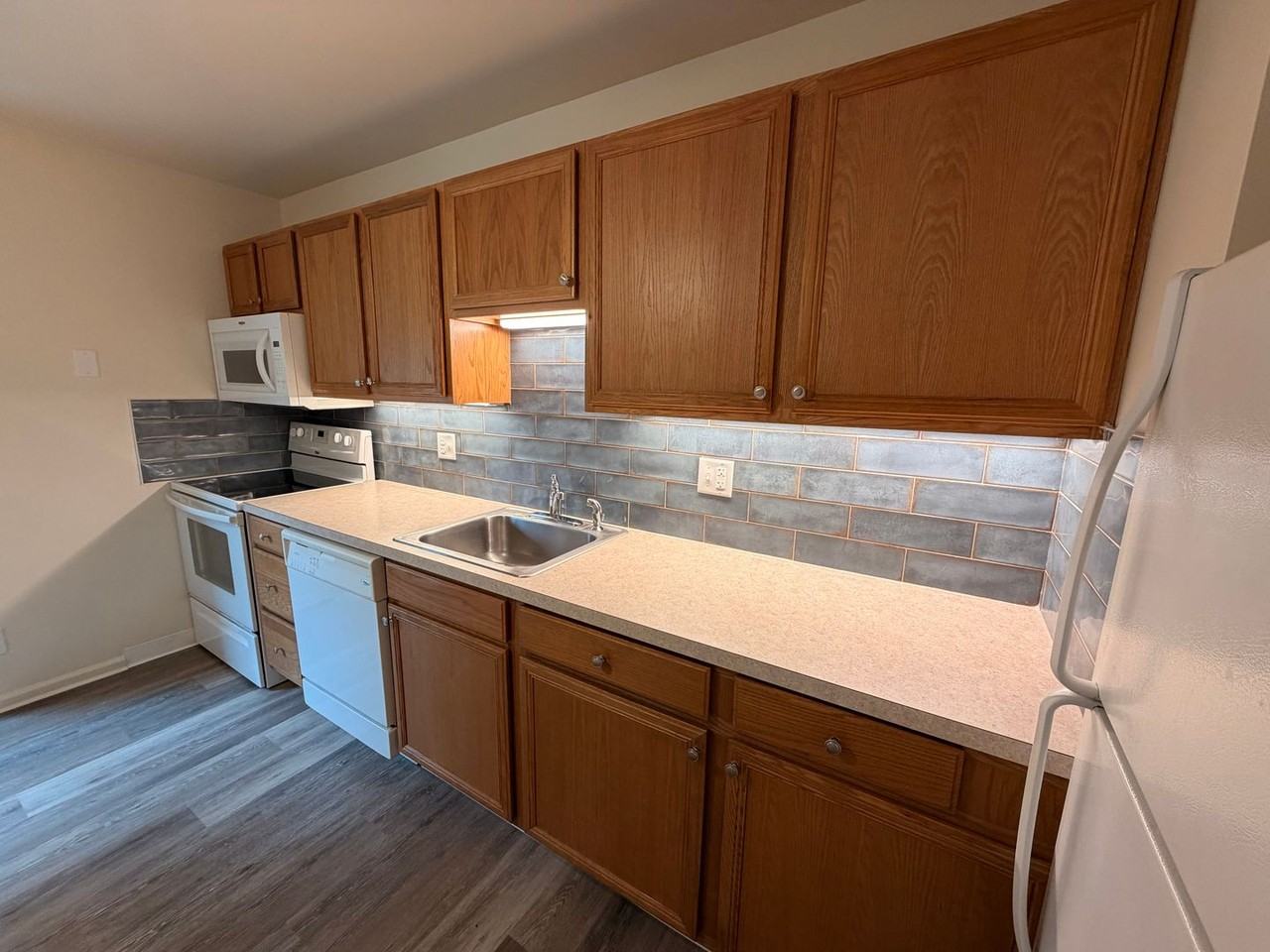 83 Valley Rd Apt C - Photo 2 of 45