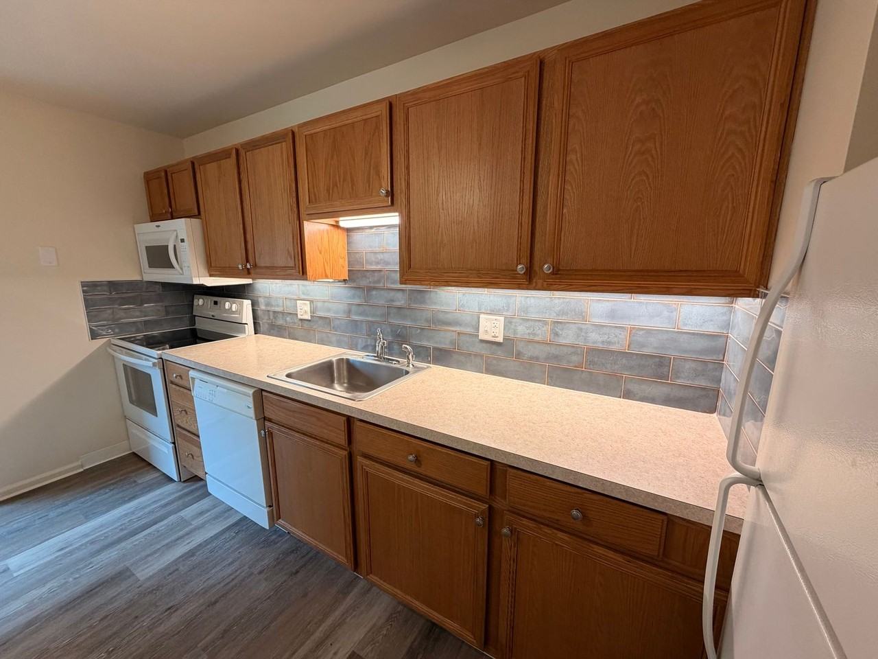 83 Valley Rd Apt C - Photo 3 of 45