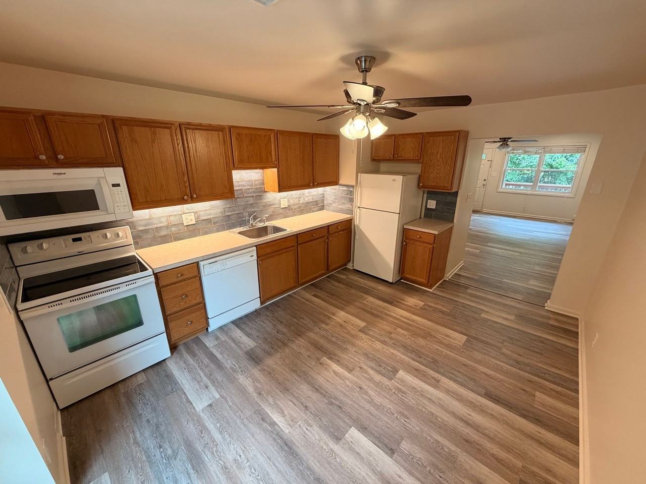 83 Valley Rd Apt C - Photo 4 of 45